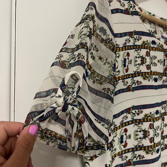 Flower Striped Sheer Blouse - Picture 3 of 6